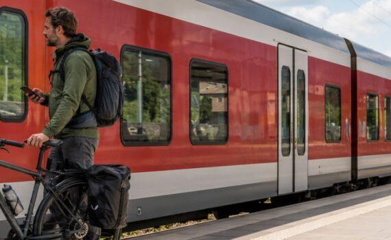 Zu sehen ist das Bild 1 zum Beitrag mit dem Thema: Fahrrad im Zug mitnehmen 2026
